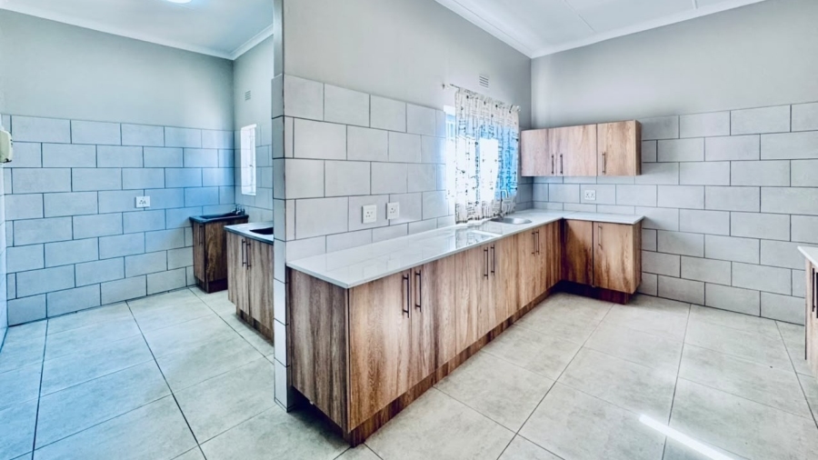 4 Bedroom Property for Sale in Geelhoutpark North West